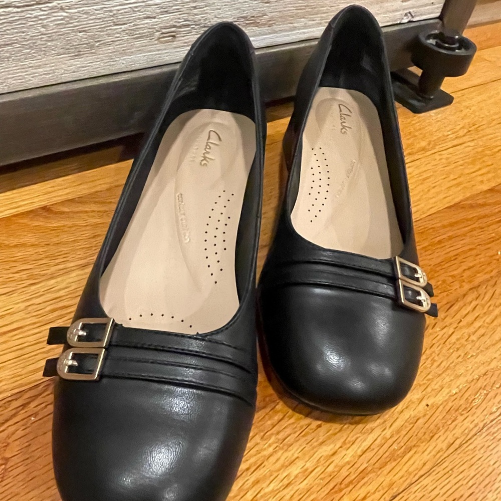 New -Not worn. Clarks Women's Black Leather DIASS 30 Court